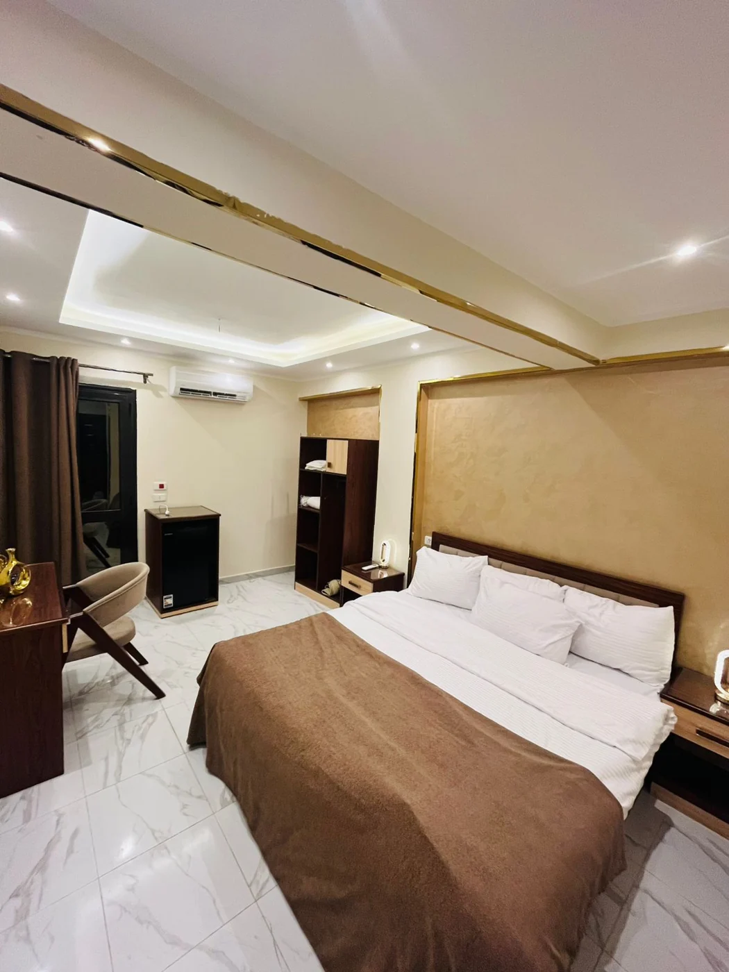 Single room for one guest with private bathroom